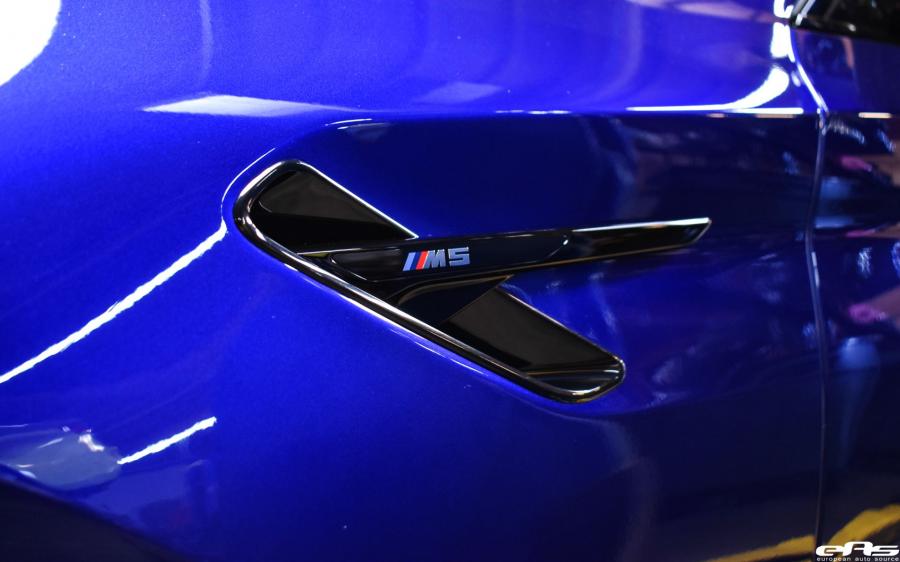 Детали экстерьера BMW M5 Marina Bay Blue by EAS (F90) 2018 года  (фото 11 из 34)